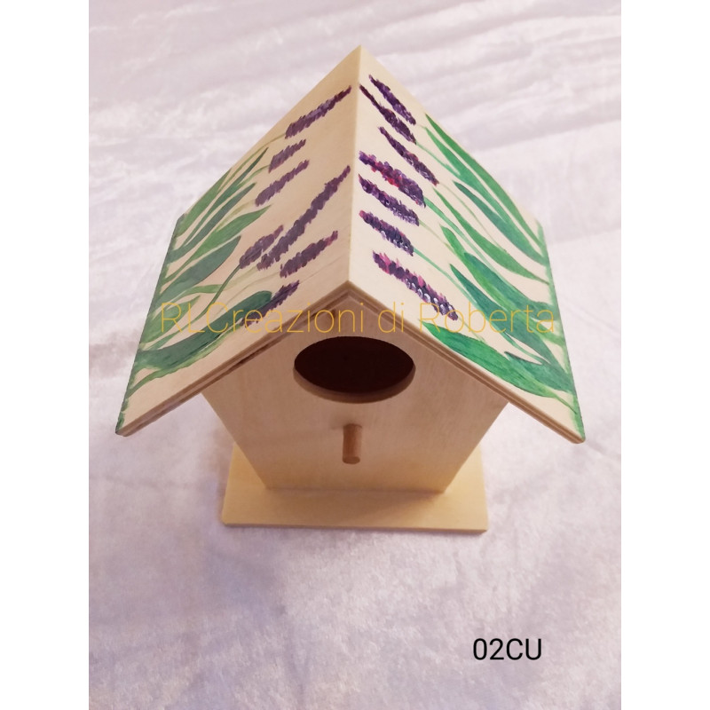 Casetta per uccellini in legno decorata a mano con motivi muscari. Prodotti artigianali fatti a mano in Ticino