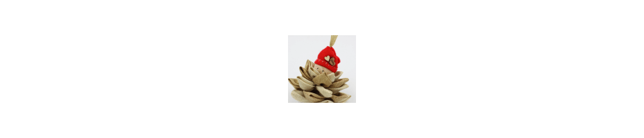 Décorations en bois et tissus faites à la main pour suspendre sur votre arbre de Noël